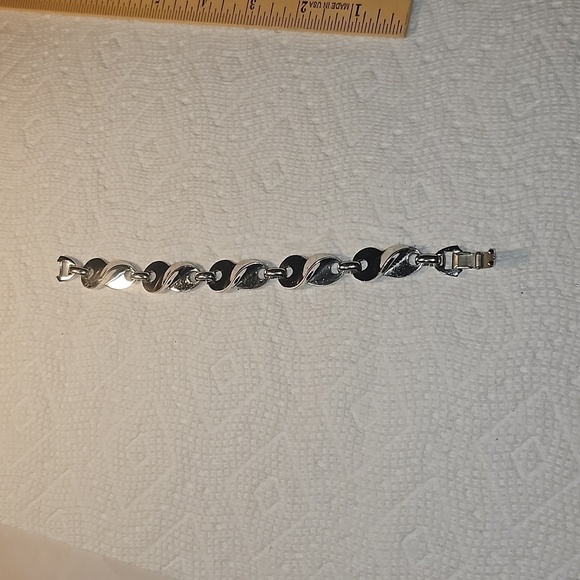 Sperry Bracelet - Picture 1 of 8